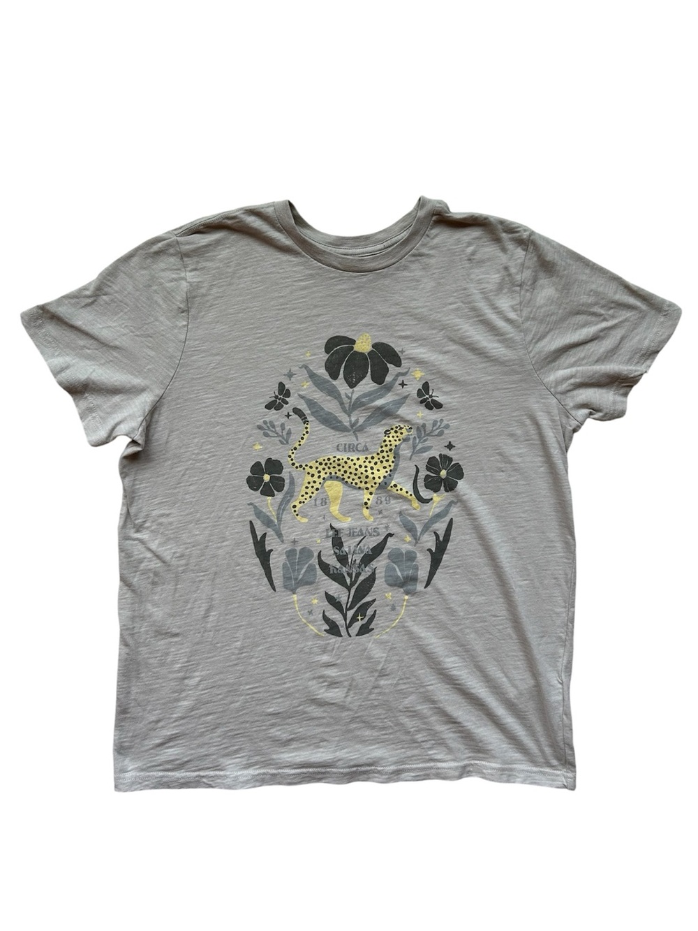 Lee Short Sleeve Tee with Floral Leopard Graphic Size Medium in GUC